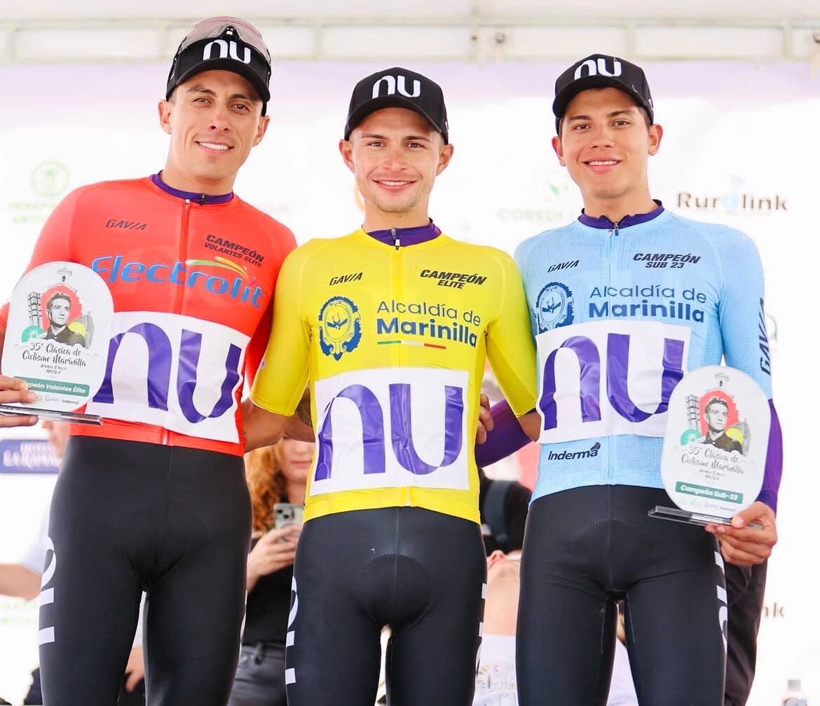 Podio final con Camilo Ardila en el centro como campeón.