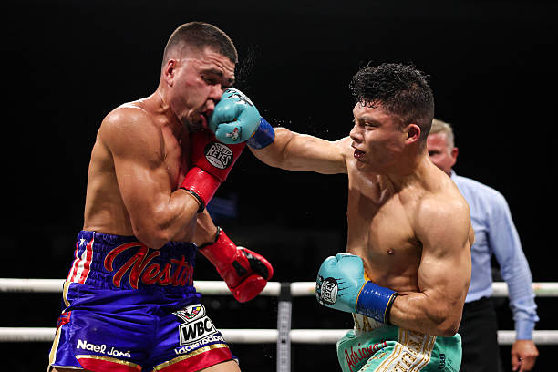 Isaac Pitbull Cruz golpea a Néstor Bravo