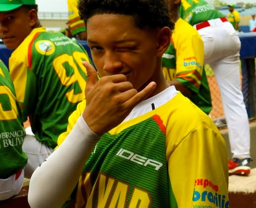 Jugadores de Bolívar contentos.