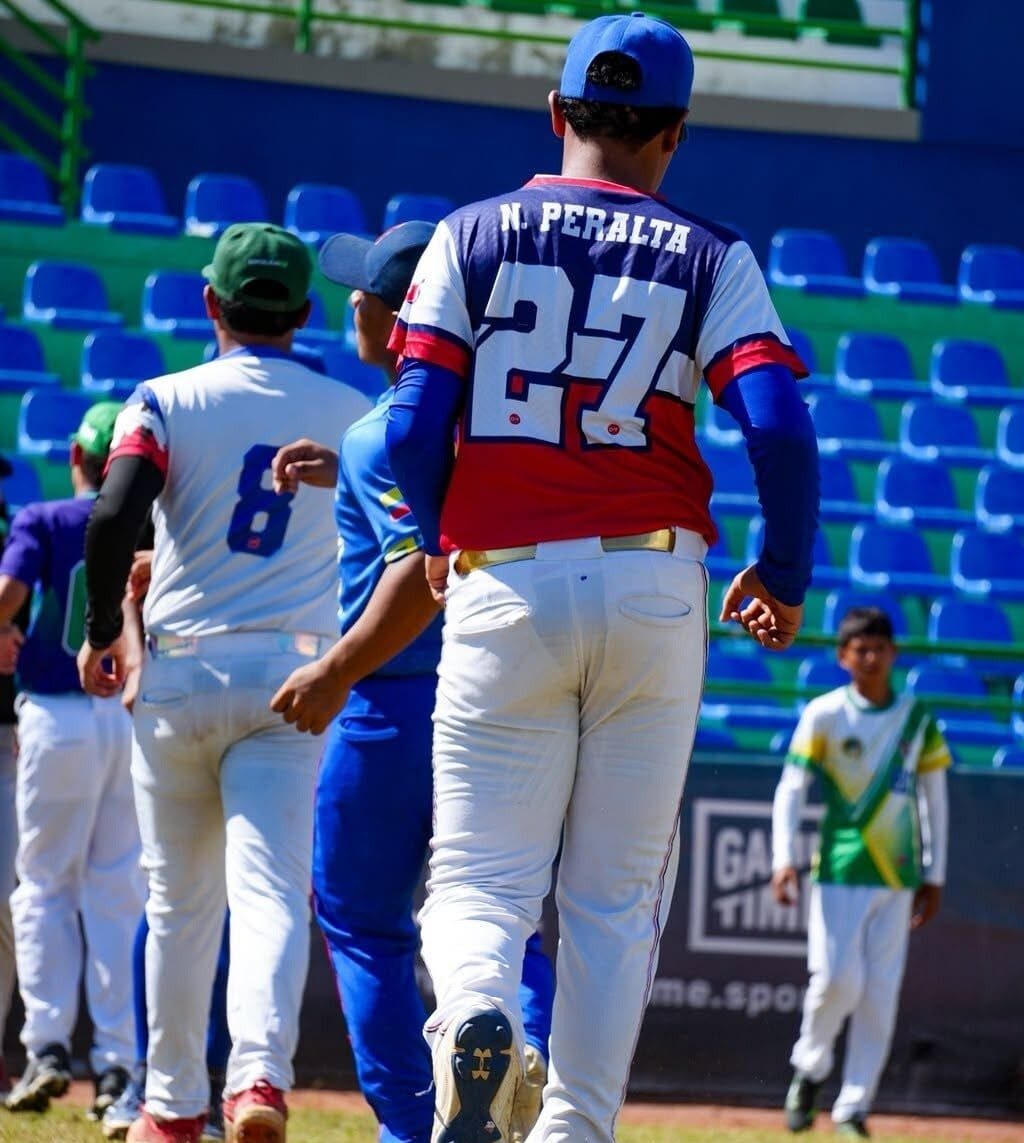 Grupo de la Selección Sucre entrenando en el Estado 20 de Enero.