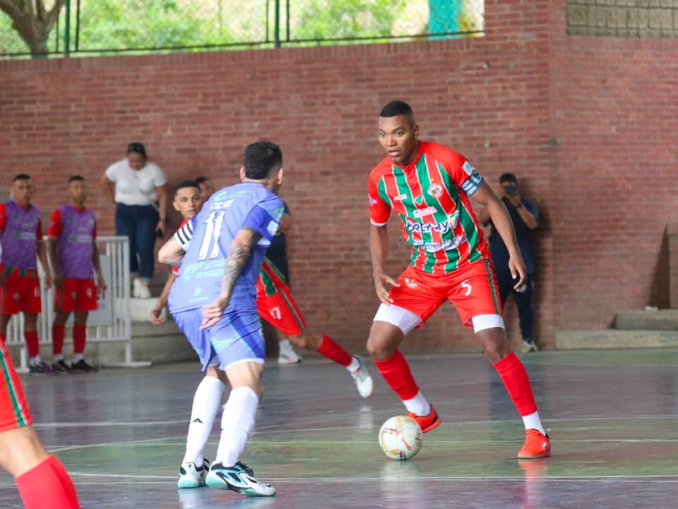 Sabaneros jugando su último juego con vida.