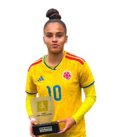 Alejandra Díaz con su trofeo de mejor jugadora de la Liga Evolución Sub-15.