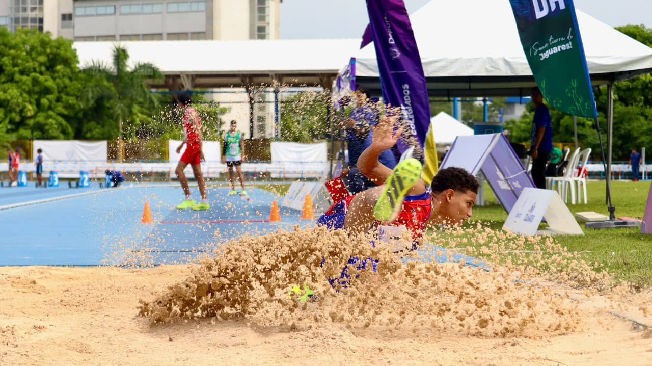 Acción de salto lago en los Juegos Intercolegiados